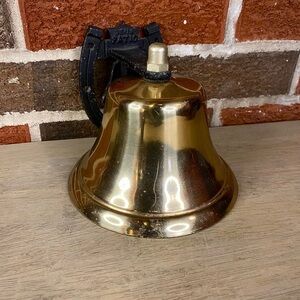Vtg Distressed Bevin 6” Brass Patio Garden Farm Dinner Bell on Horseshoe Bracket